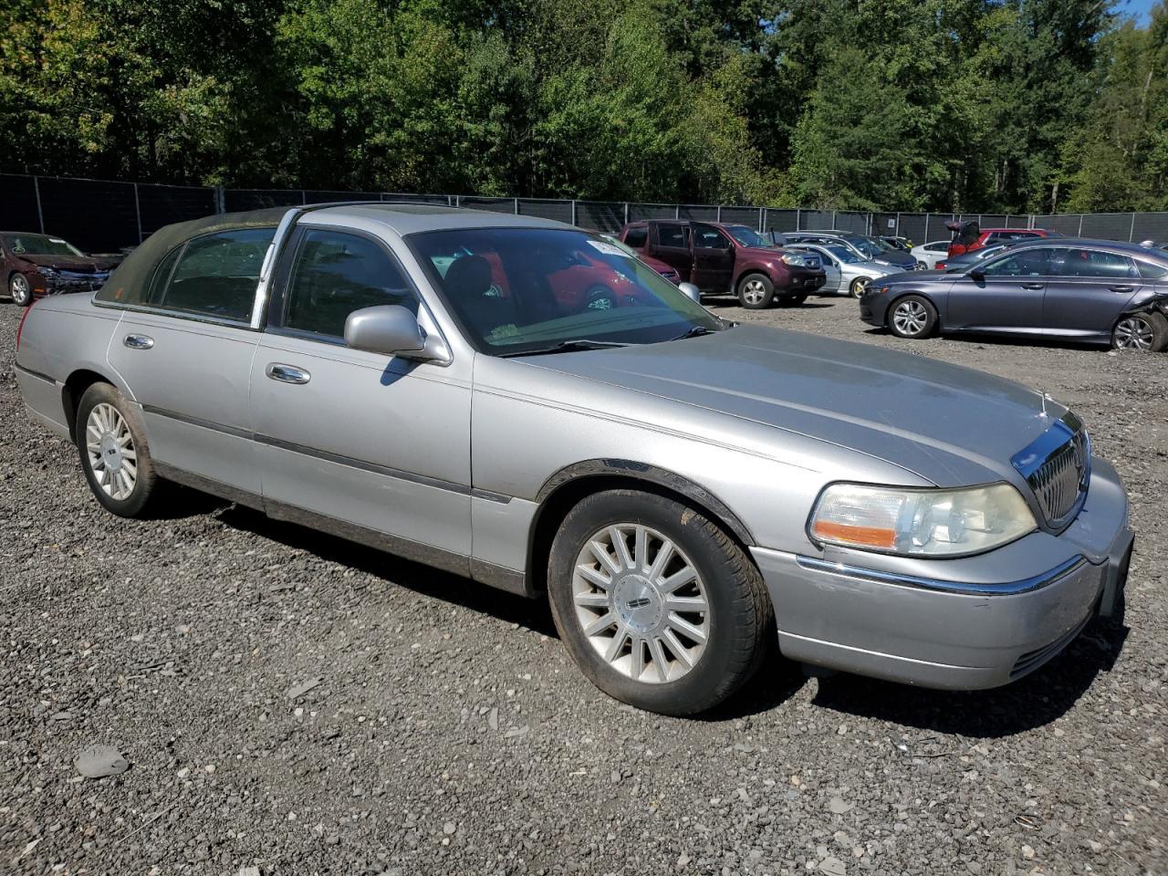 2003 Lincoln Town Car Signature - Image 4