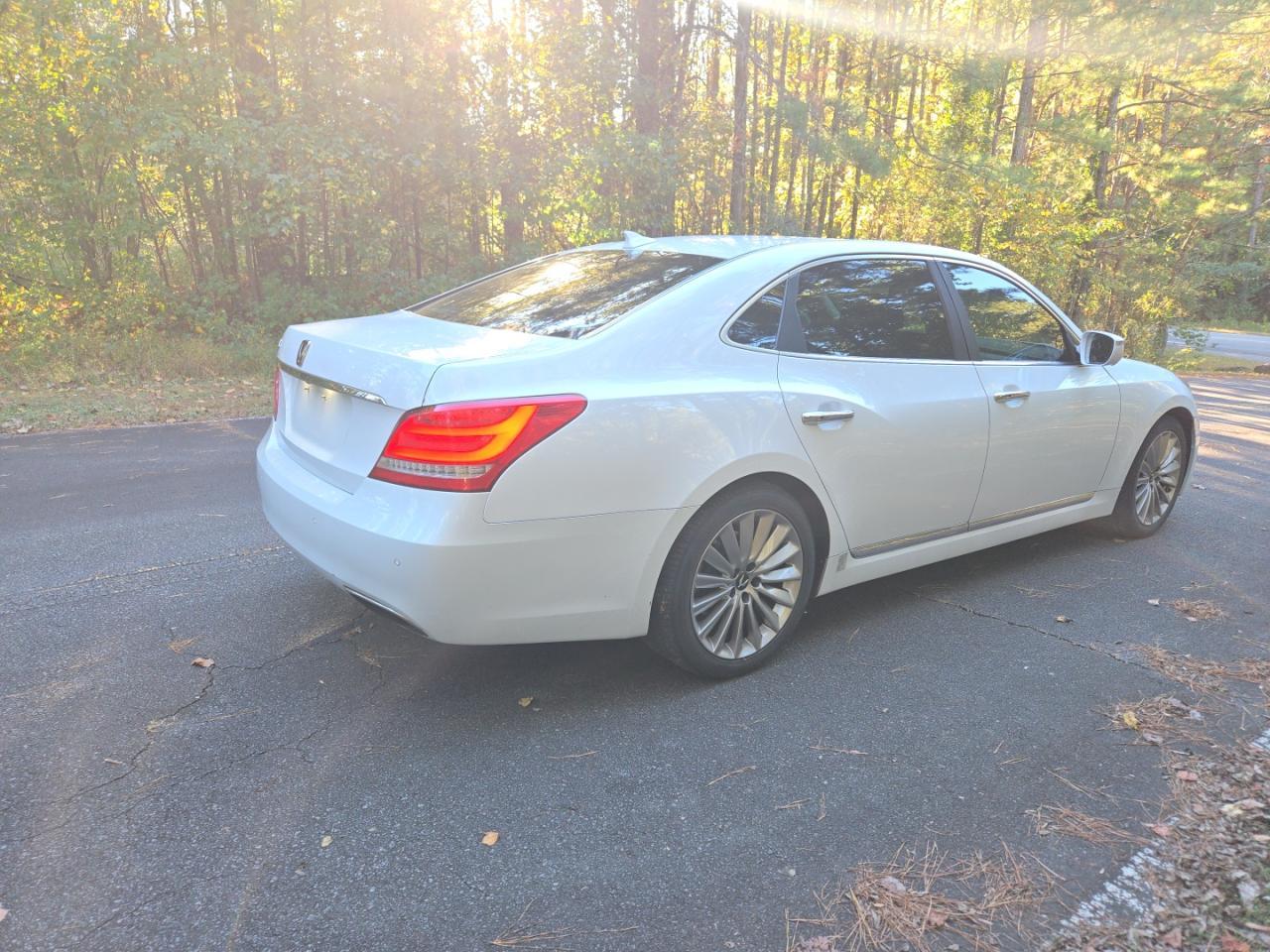 2016 Hyundai Equus Signature - Image 4