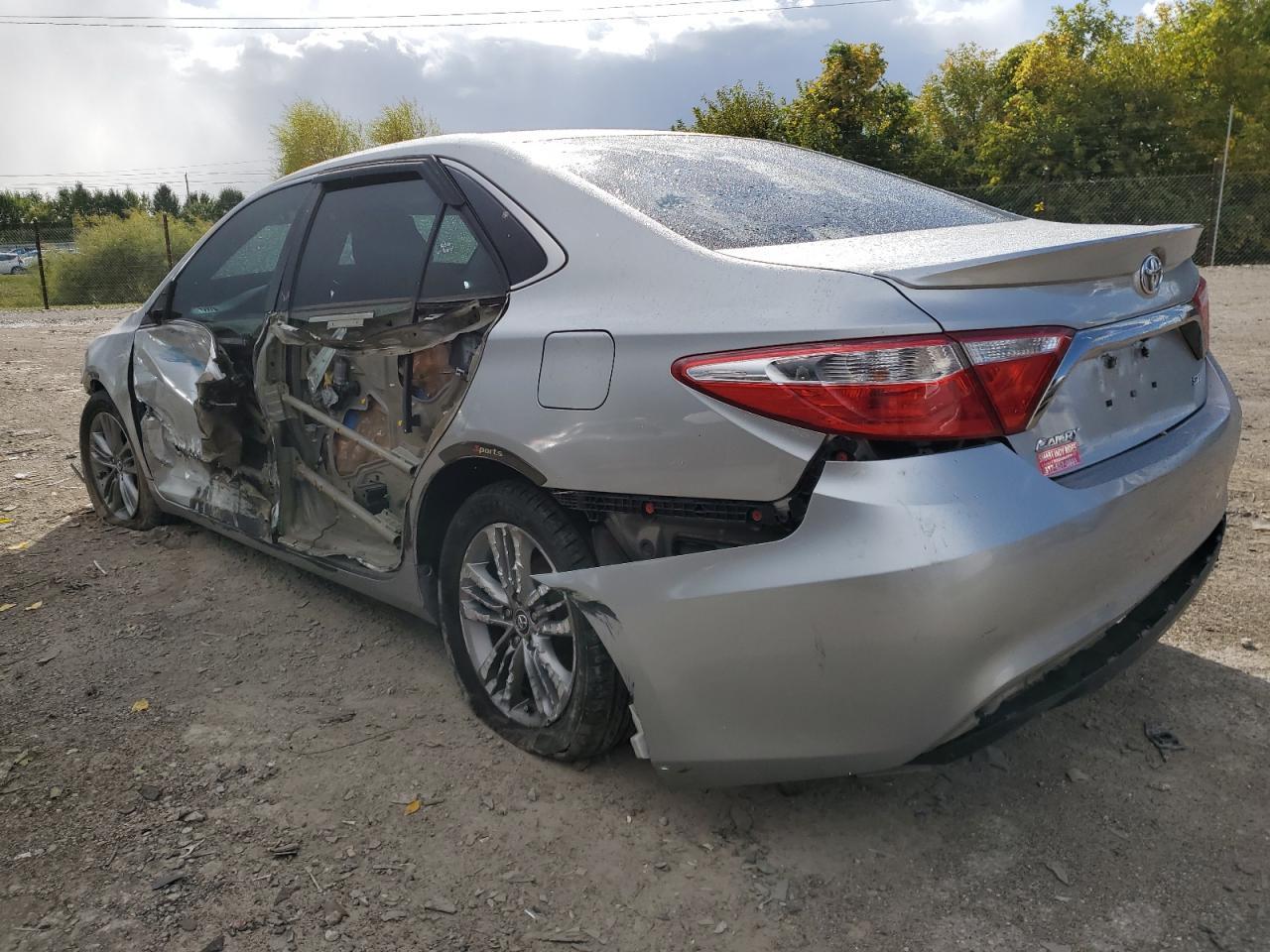 2015 Toyota Camry Le - Фото 2