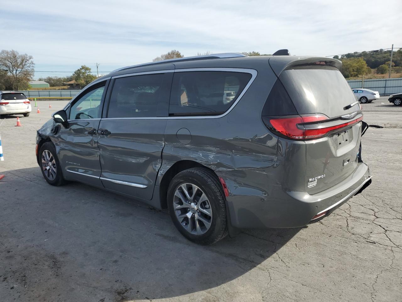 2025 Chrysler Pacifica Hybrid Pinnacle - Image 2