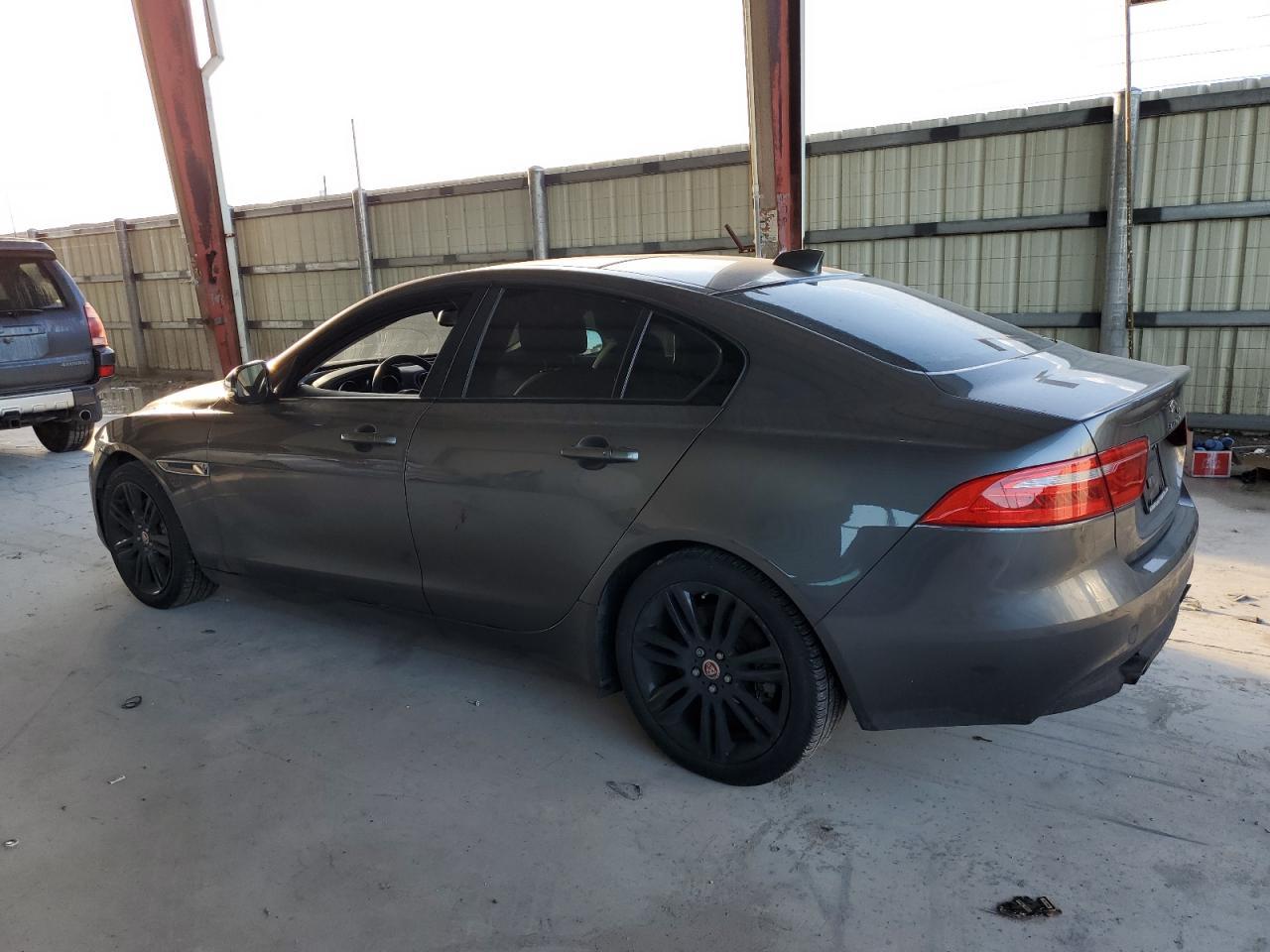 2017 Jaguar Xe Prestige - Фото 2