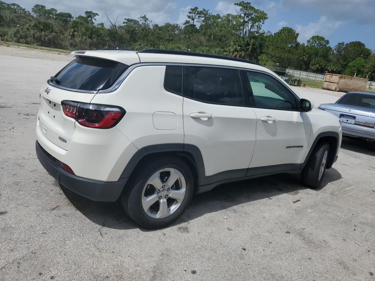 2021 Jeep Compass Latitude - Image 3