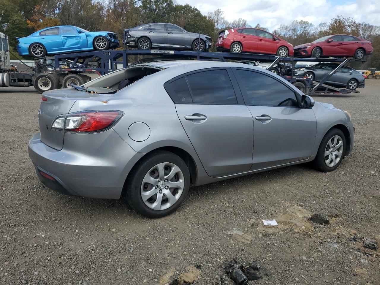 2011 Mazda 3 I - Image 3