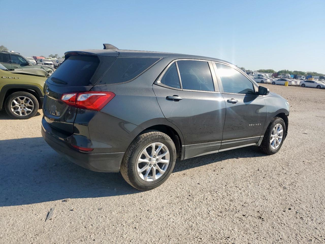 2021 Chevrolet Equinox Ls - Image 3