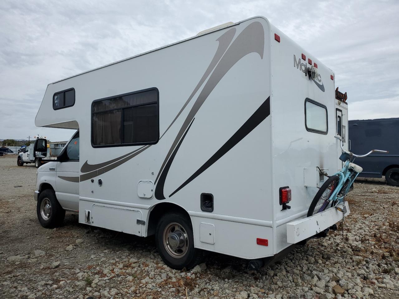 2017 Ford Econoline E350 Super Duty Cutaway Van - Фото 3