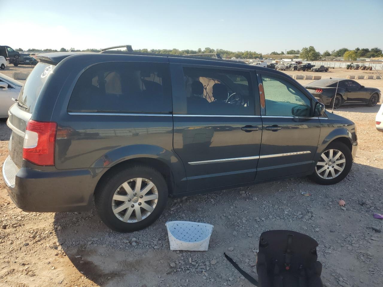 2014 Chrysler Town & Country Touring - Фото 3