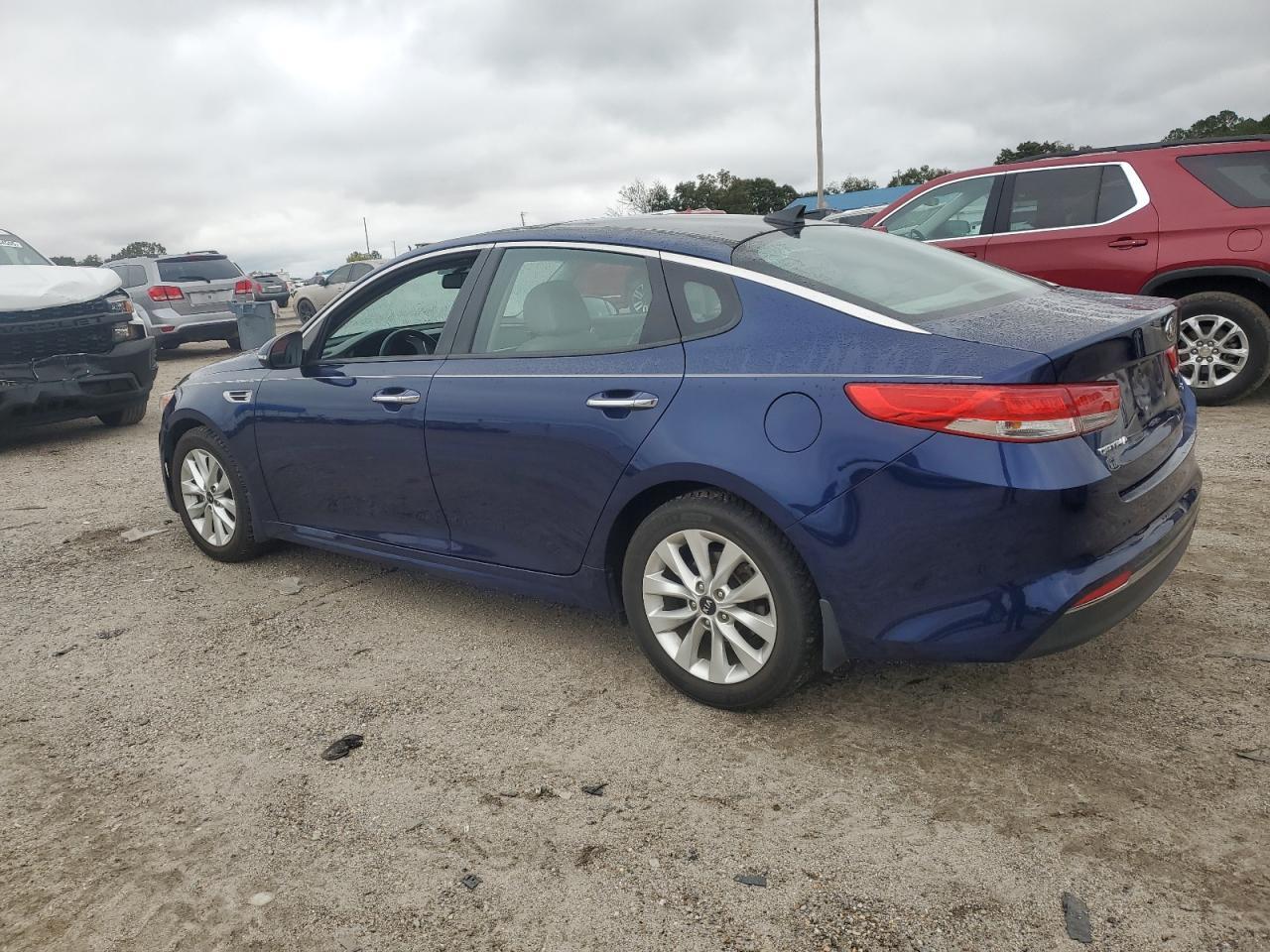 2017 Kia Optima Ex - Фото 2