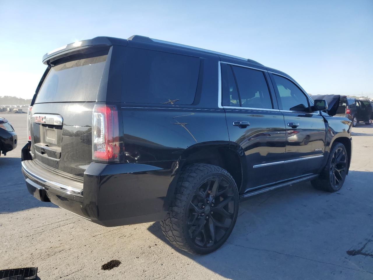 2019 GMC Yukon Denali - Фото 3