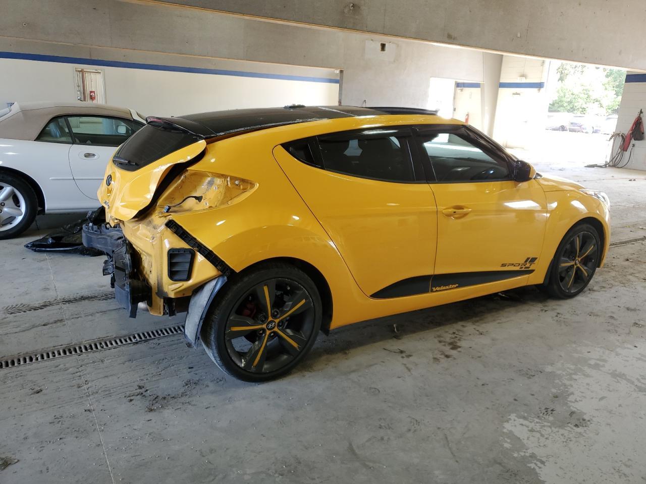 2017 Hyundai Veloster - Фото 3