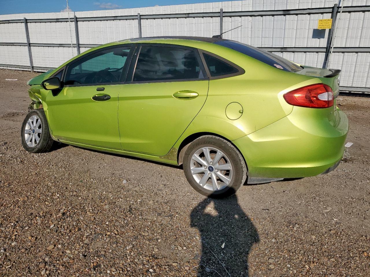 2011 Ford Fiesta Se - Image 2