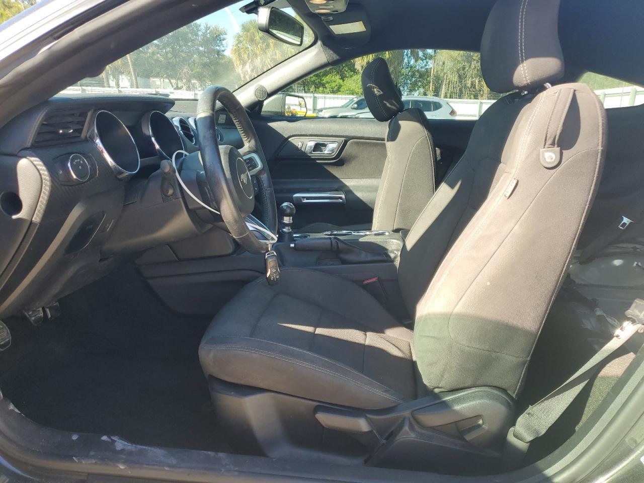 2017 Ford Mustang - Фото 7