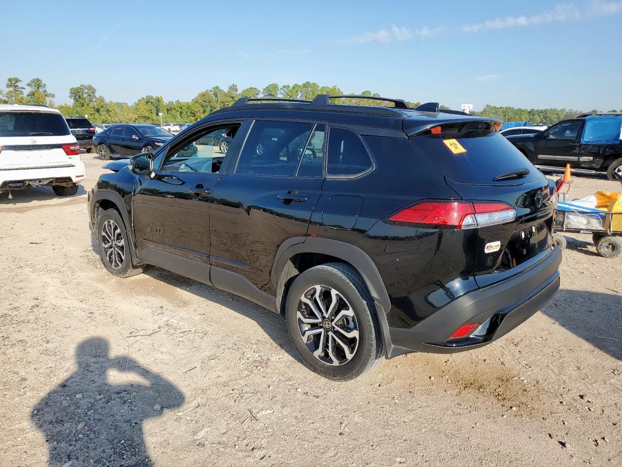 2025 Toyota Corolla Cross Se - Image 2