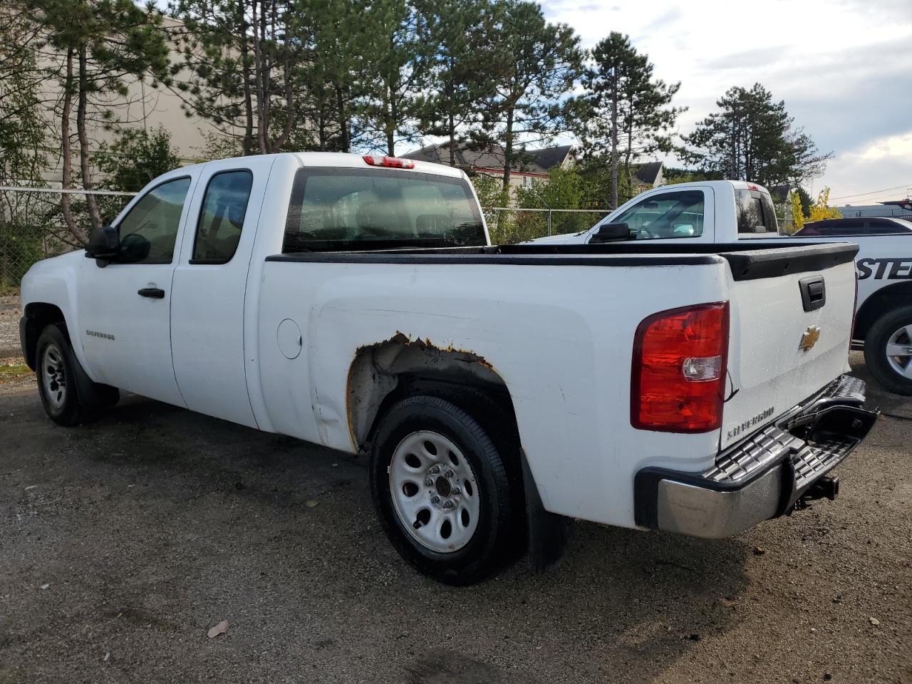 2011 Chevrolet Silverado C1500 - Фото 2
