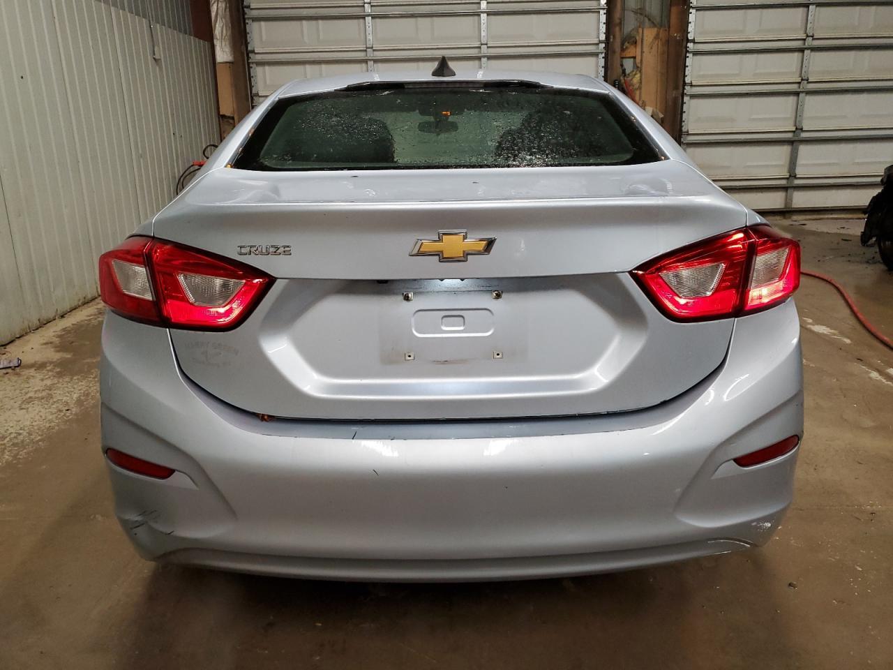 2018 Chevrolet Cruze Ls - Image 6