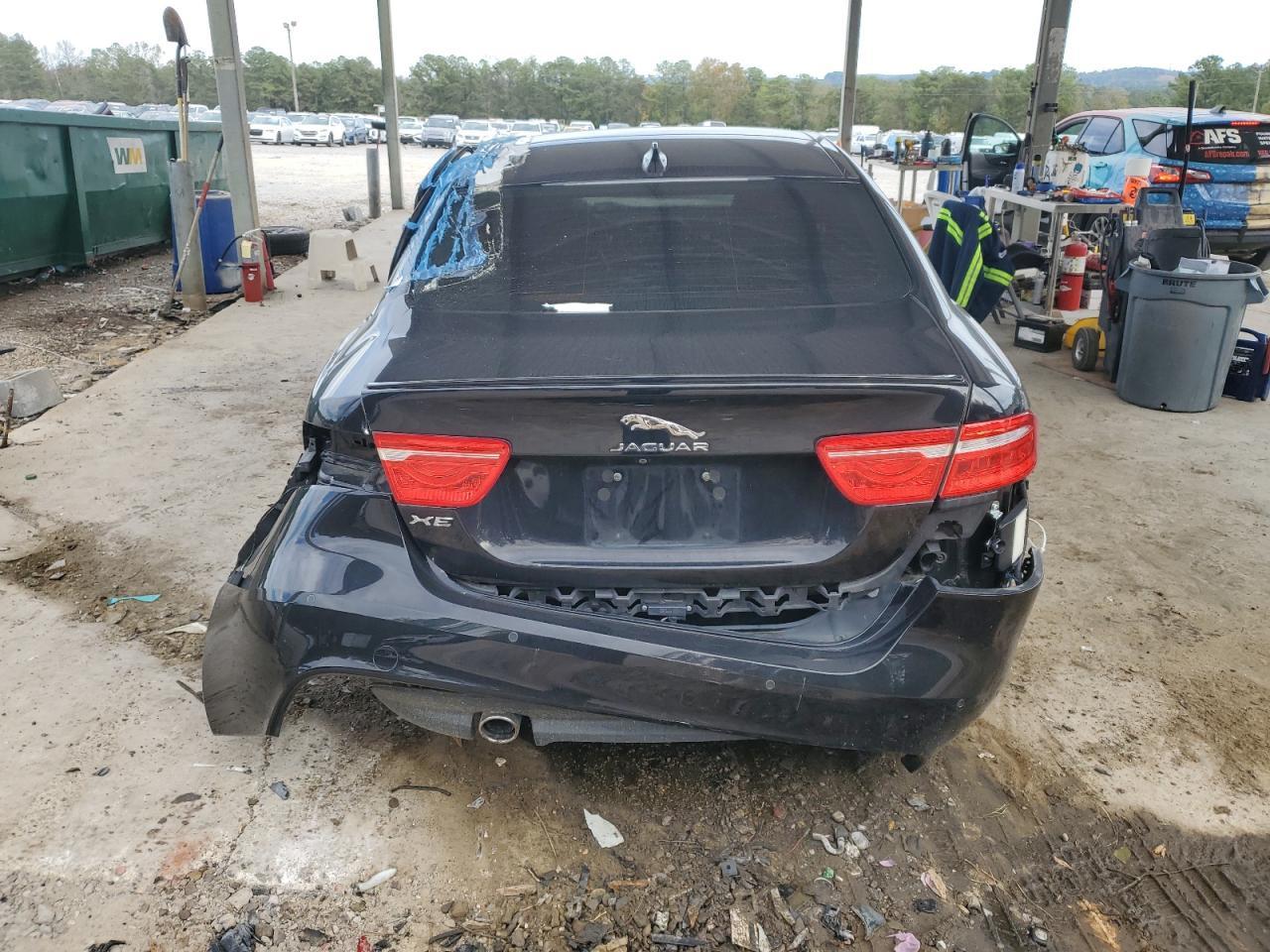 2018 Jaguar Xe R - Sport - Фото 6