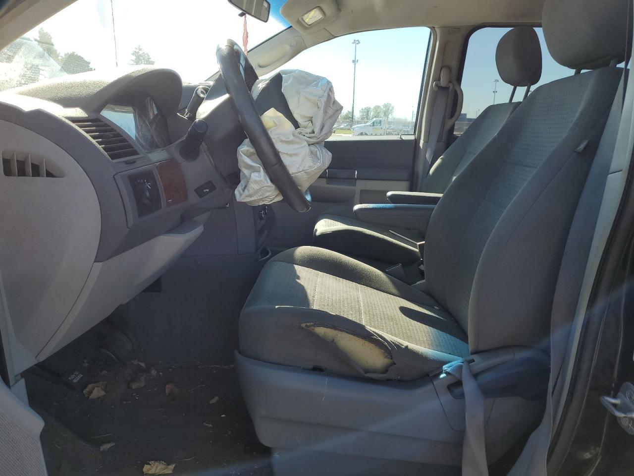 2008 Chrysler Town & Country Lx - Image 7
