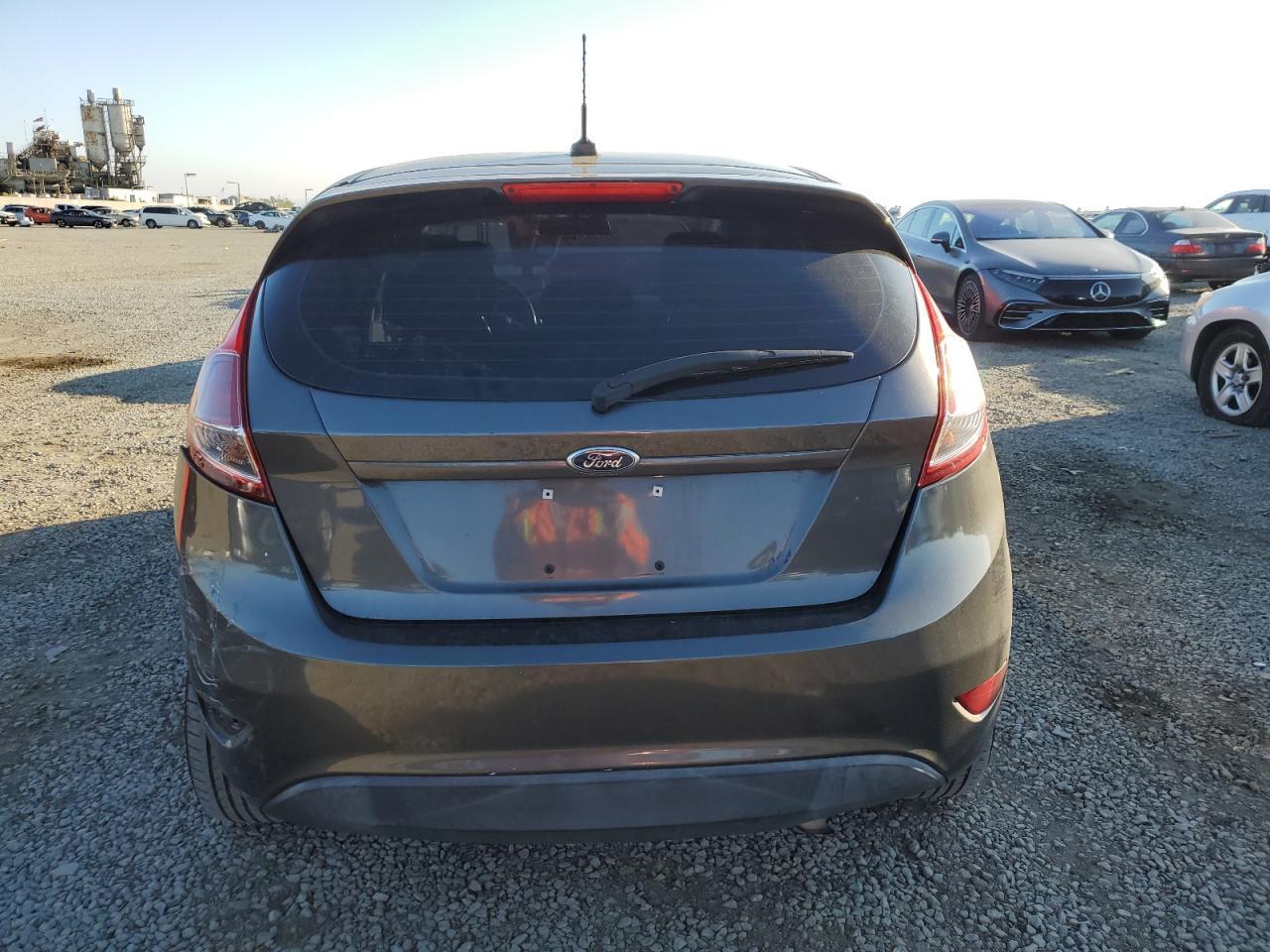 2016 Ford Fiesta Se - Фото 6