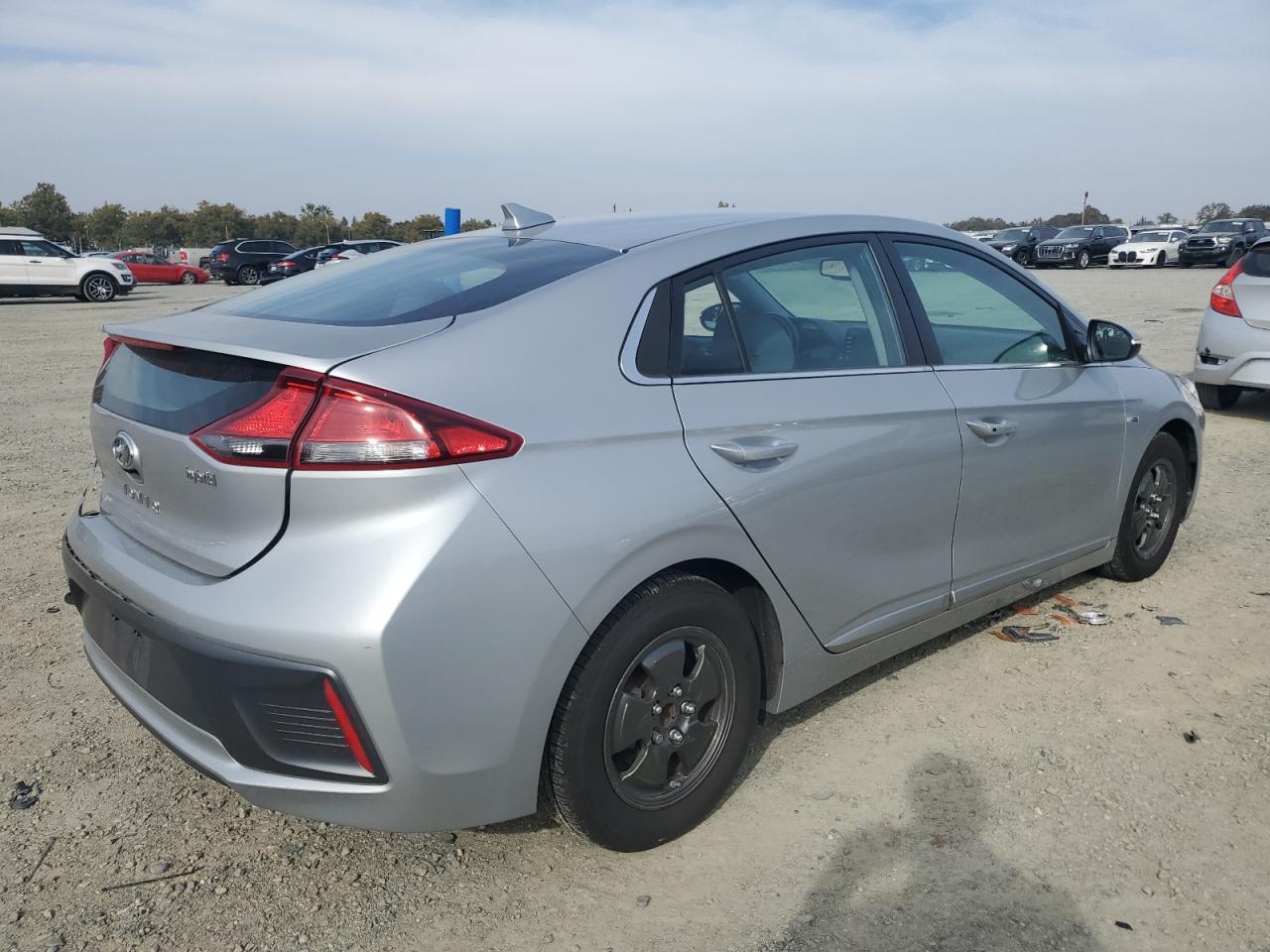 2020 Hyundai Ioniq Se - Image 3