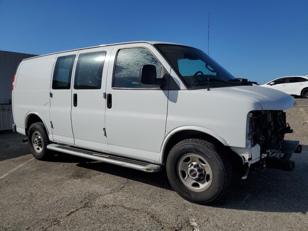 2017 GMC Savana G2500 - Фото 4
