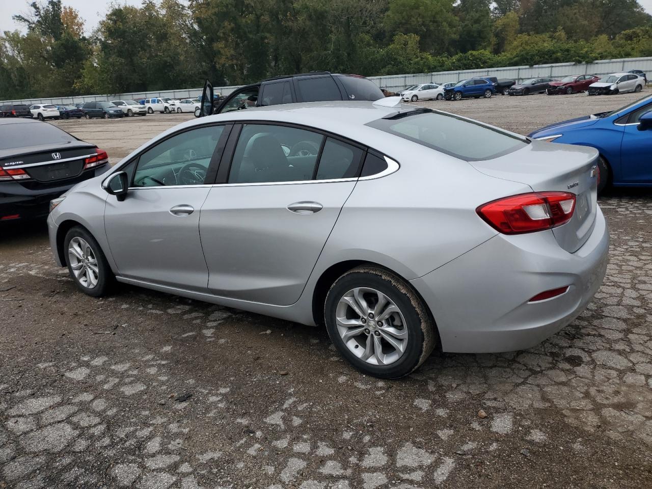 2019 Chevrolet Cruze Lt - Фото 2