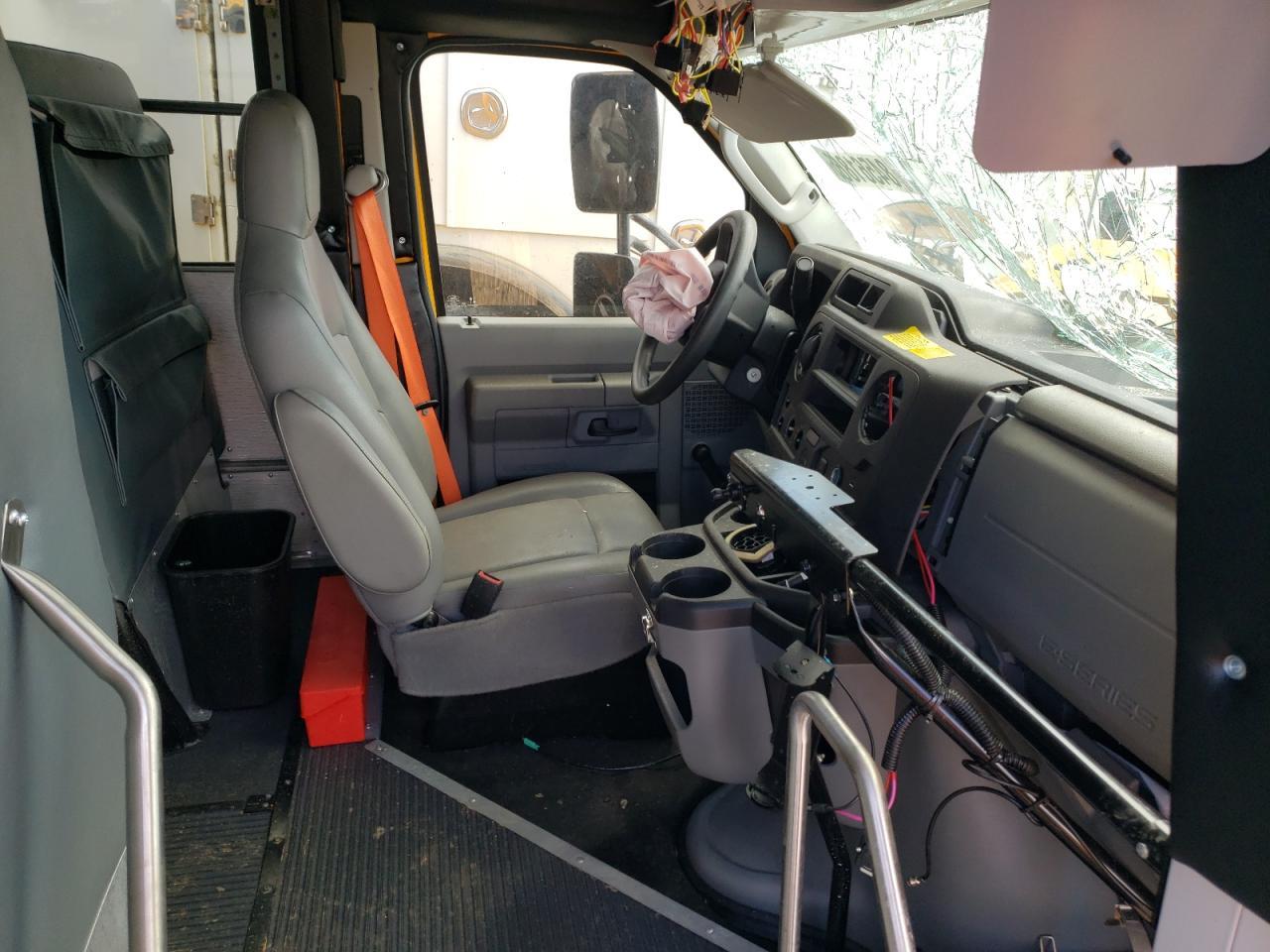 2024 Ford Econoline E450 Super Duty Cutaway Van - Фото 5