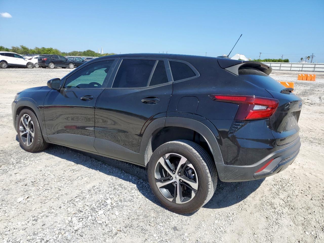 2025 Chevrolet Trax 1Rs - Фото 2