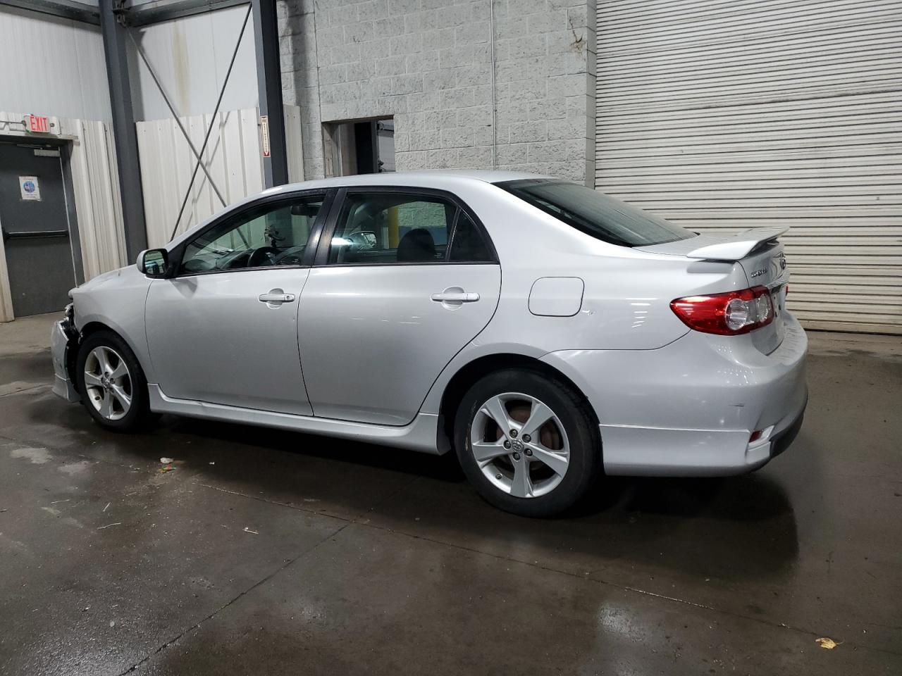 2013 Toyota Corolla Base - Фото 2