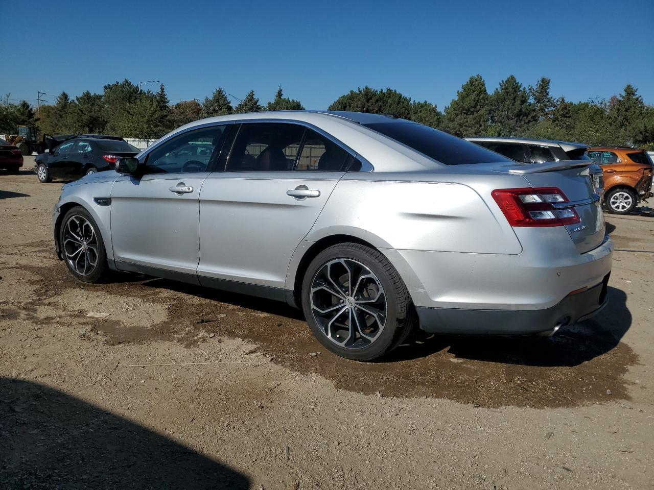2015 Ford Taurus Sho - Фото 2