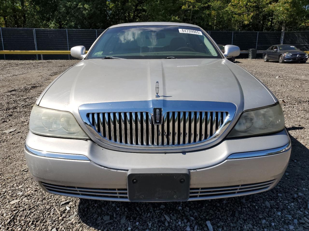 2003 Lincoln Town Car Signature - Image 5
