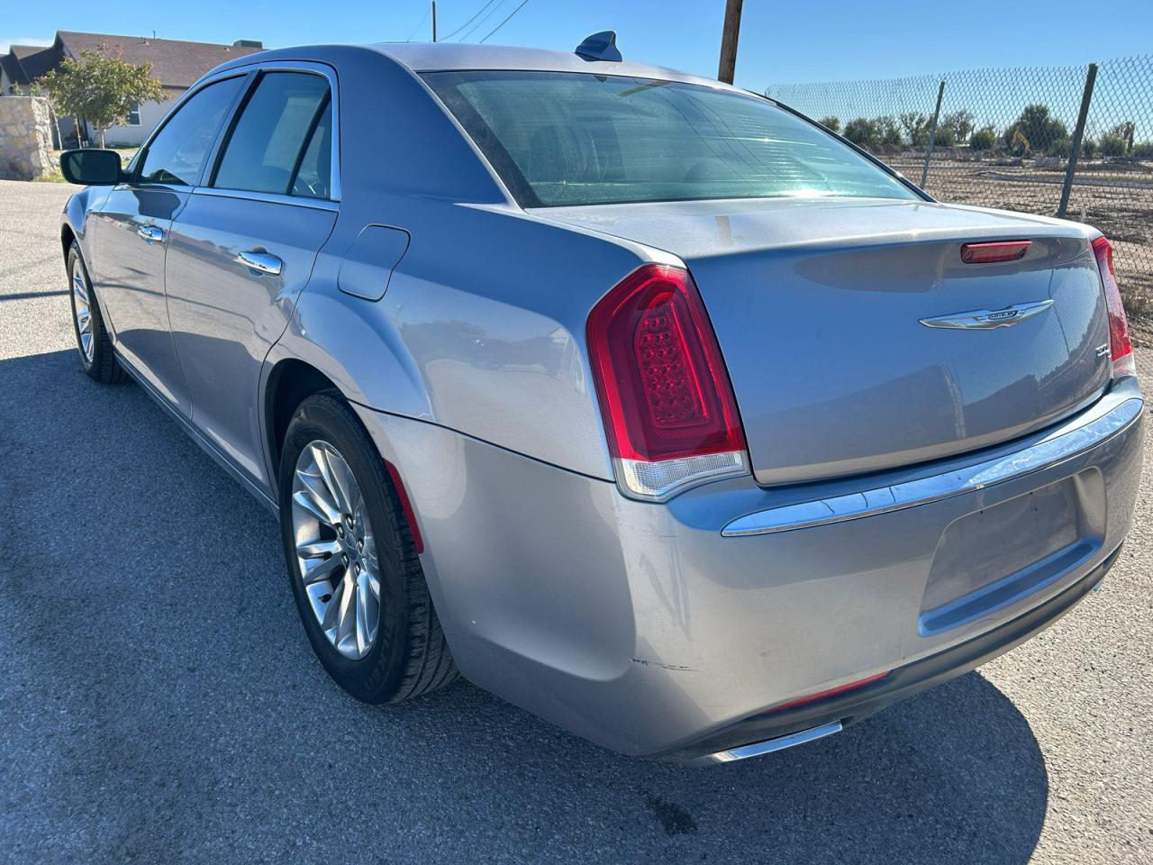 2016 Chrysler 300C - Фото 3
