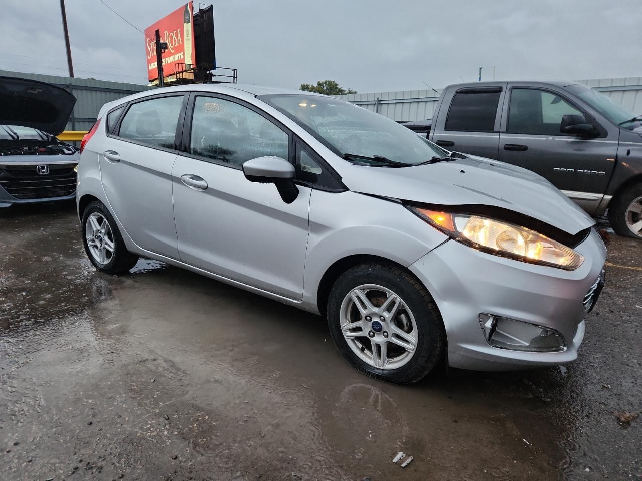 2017 Ford Fiesta Se - Фото 4