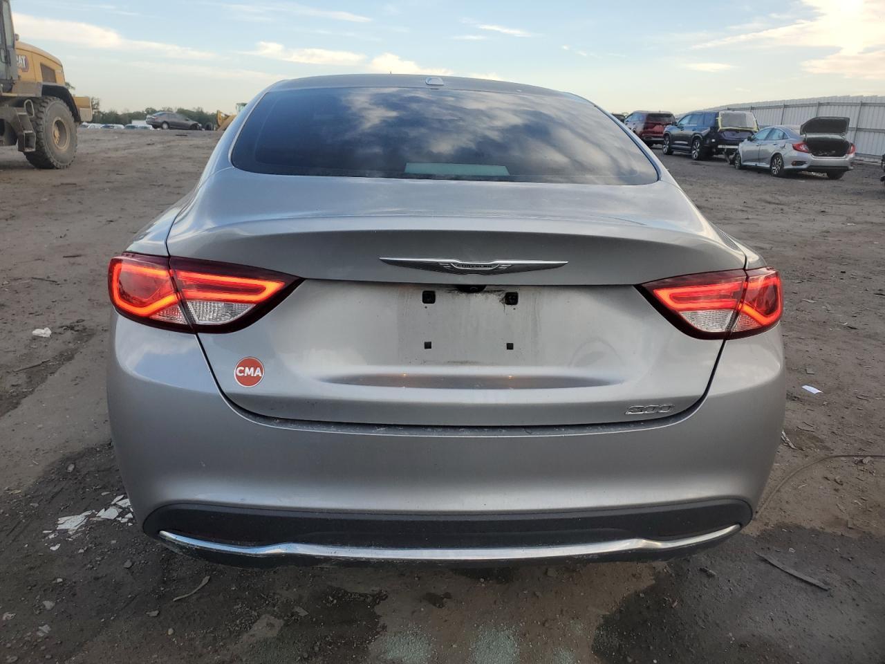 2015 Chrysler 200 Limited - Фото 6