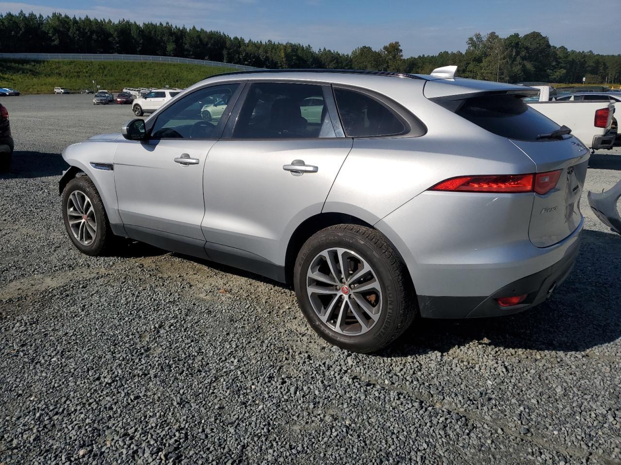 2017 Jaguar F-Pace Premium - Image 2