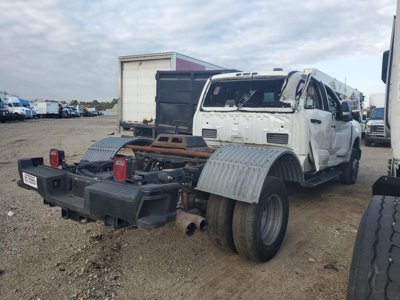 2024 Ford F350 Super Duty - Фото 3