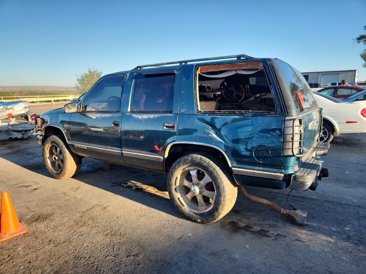1999 Chevrolet Tahoe K1500 - Image 2