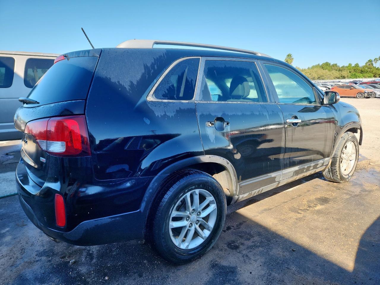 2015 Kia Sorento Lx - Image 3