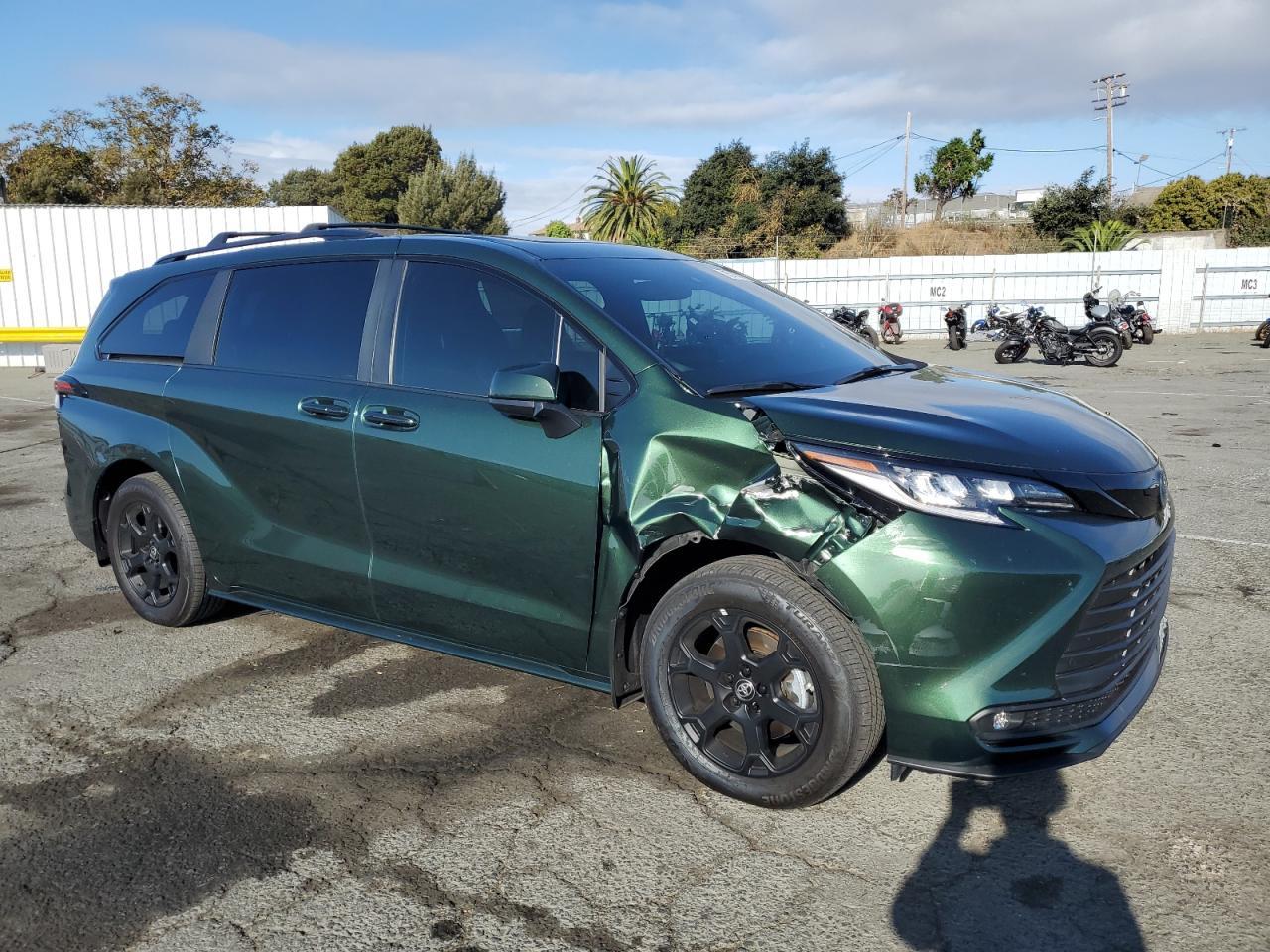 2025 Toyota Sienna Xse - Фото 4