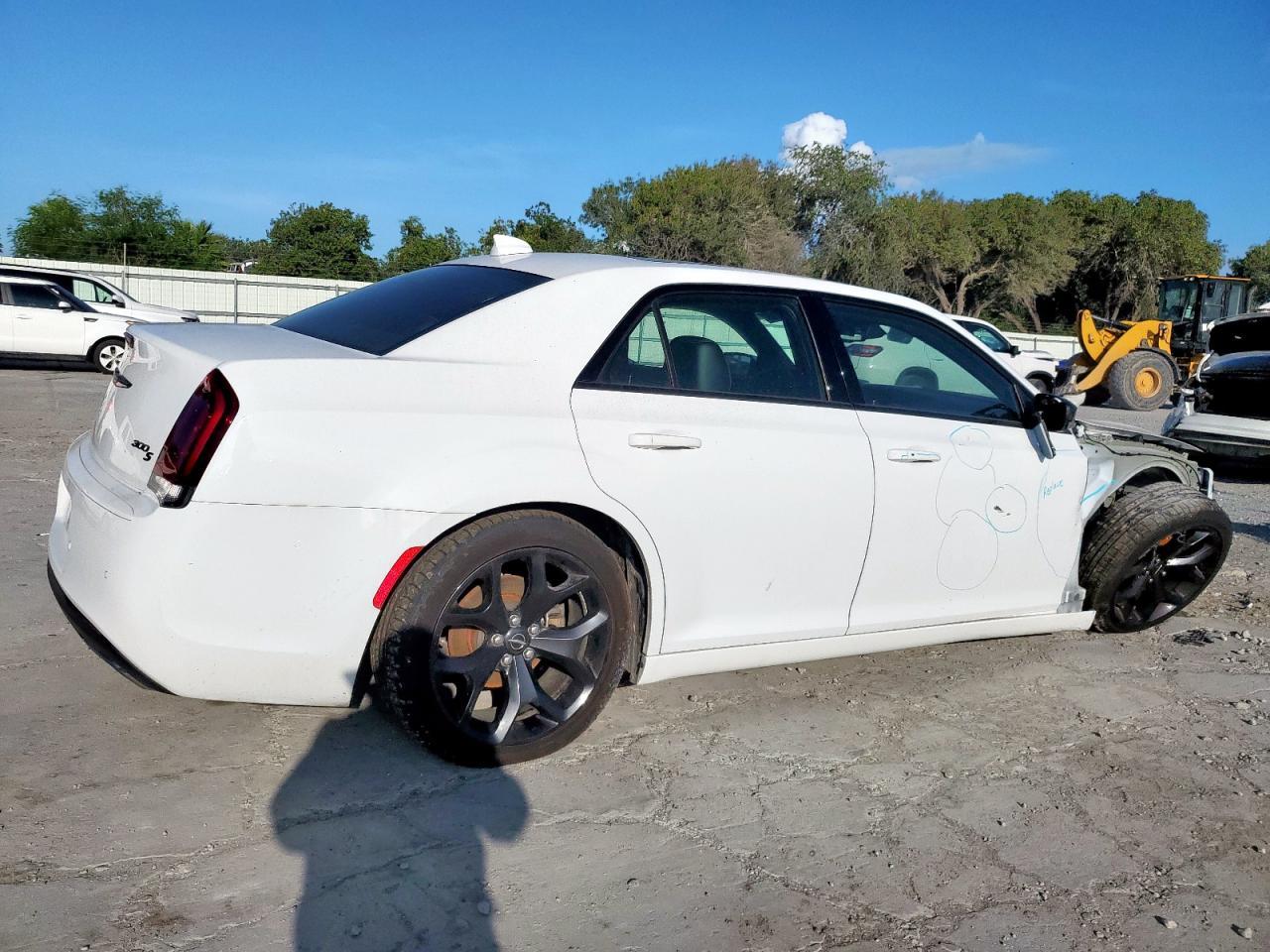 2022 Chrysler 300 S - Фото 3