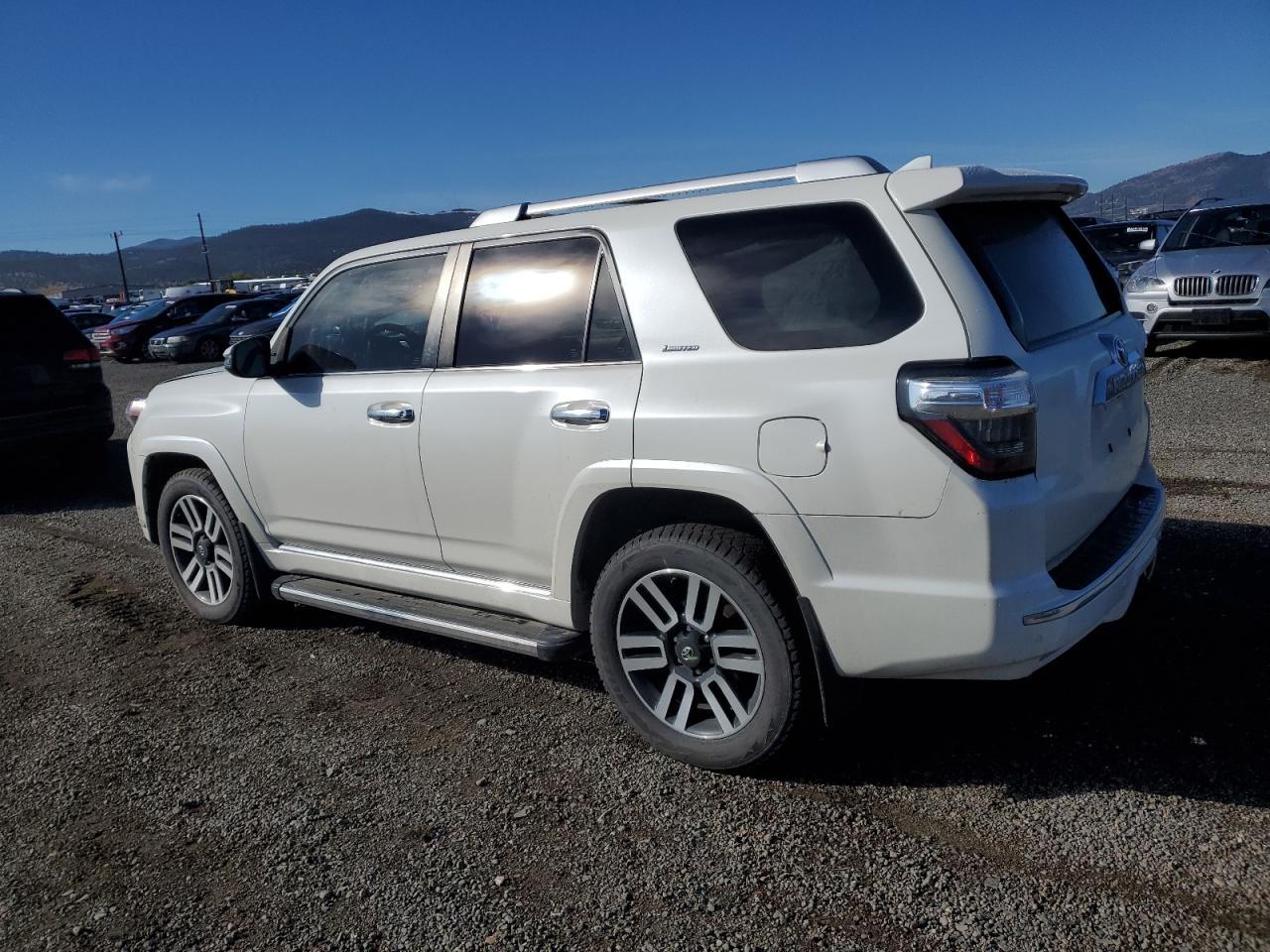 2018 Toyota 4Runner Sr5/Sr5 Premium - Image 2