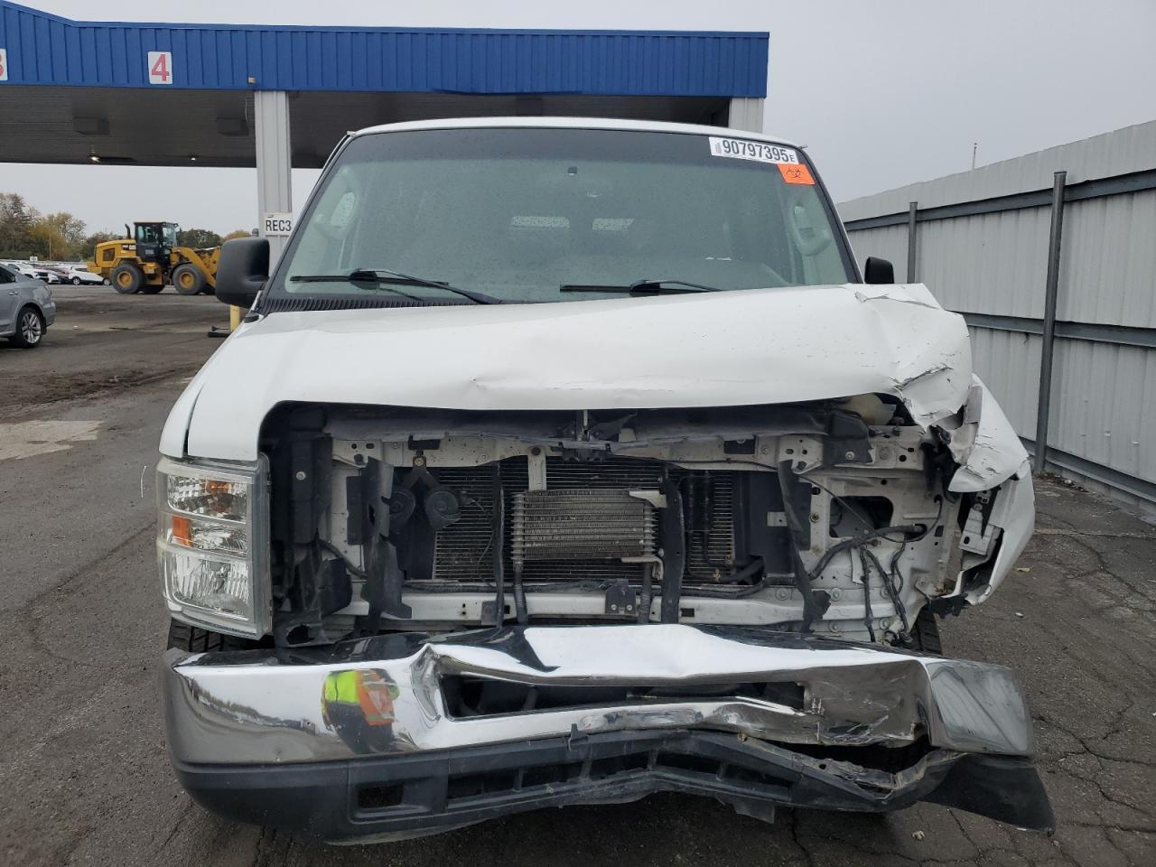 2013 Ford Econoline E350 Super Duty Wagon - Image 5
