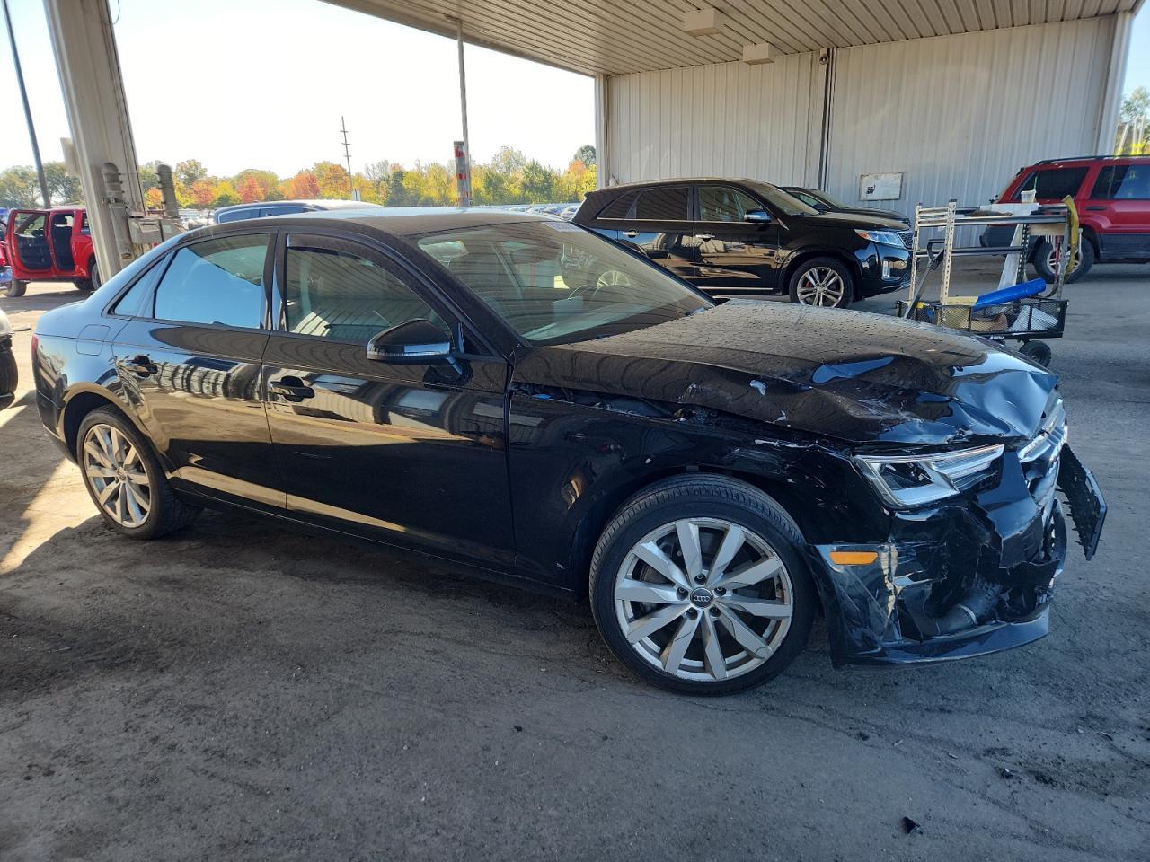 2017 Audi A4 Premium - Фото 4