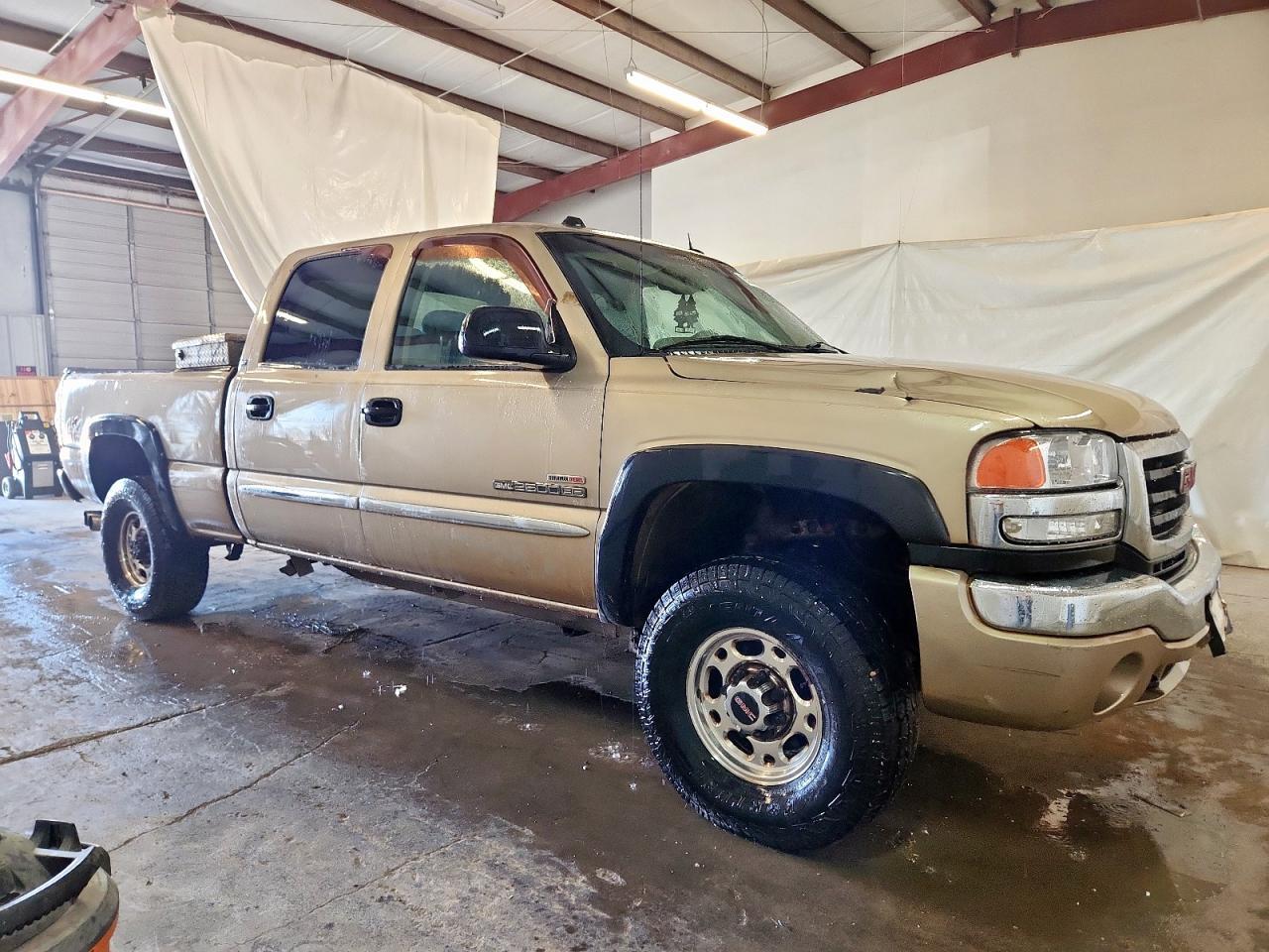 2004 GMC Sierra K2500 Heavy Duty - Image 4