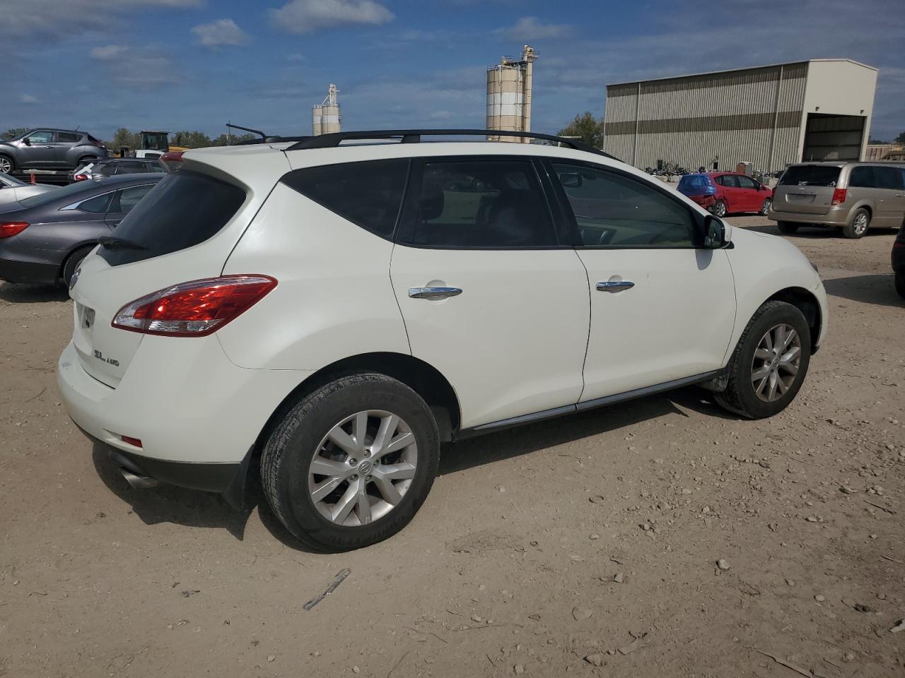 2011 Nissan Murano S - Фото 3