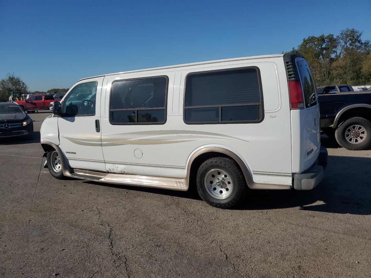 2002 GMC Savana Rv G1500 - Image 2