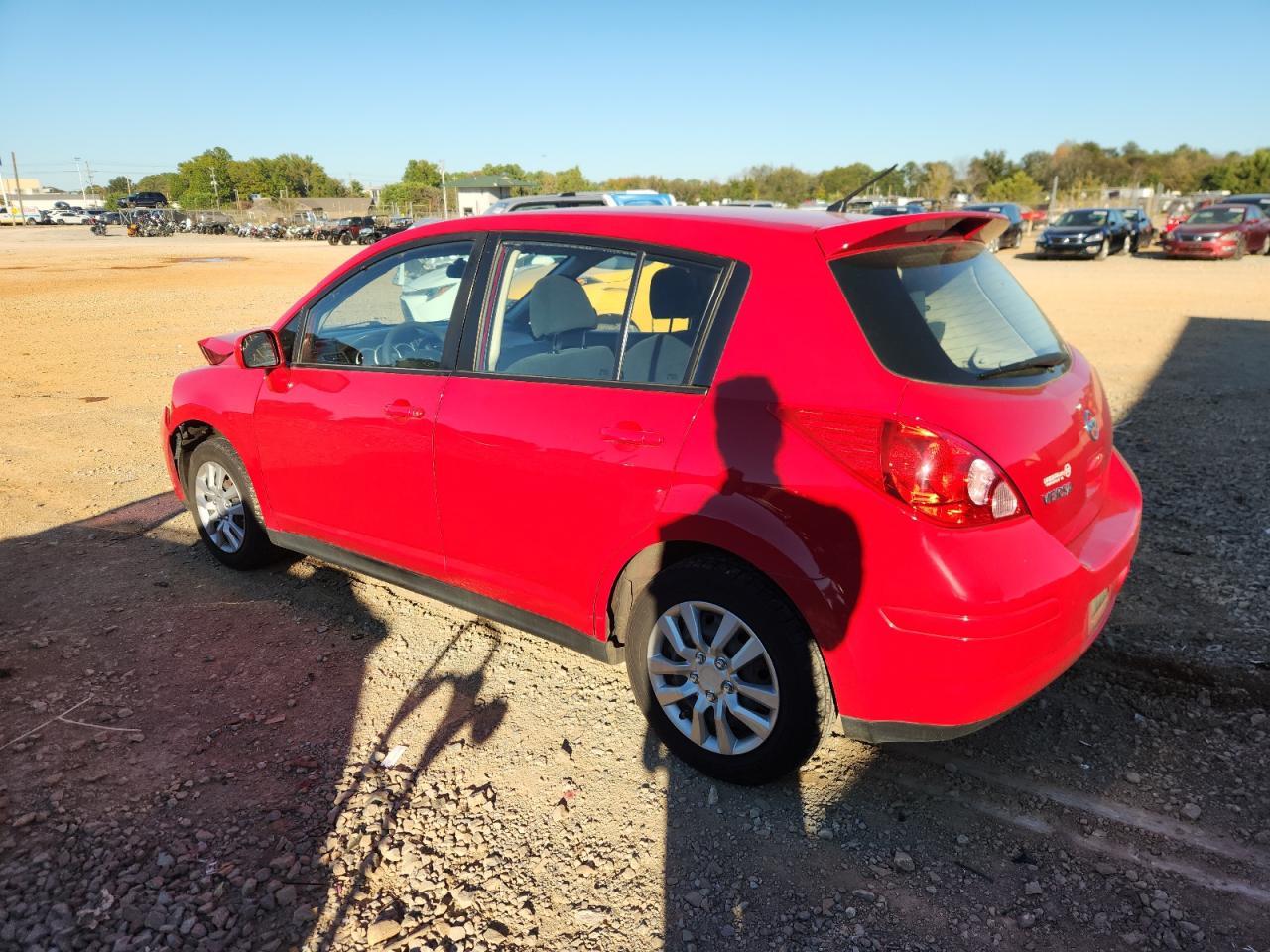 2011 Nissan Versa S - Фото 2
