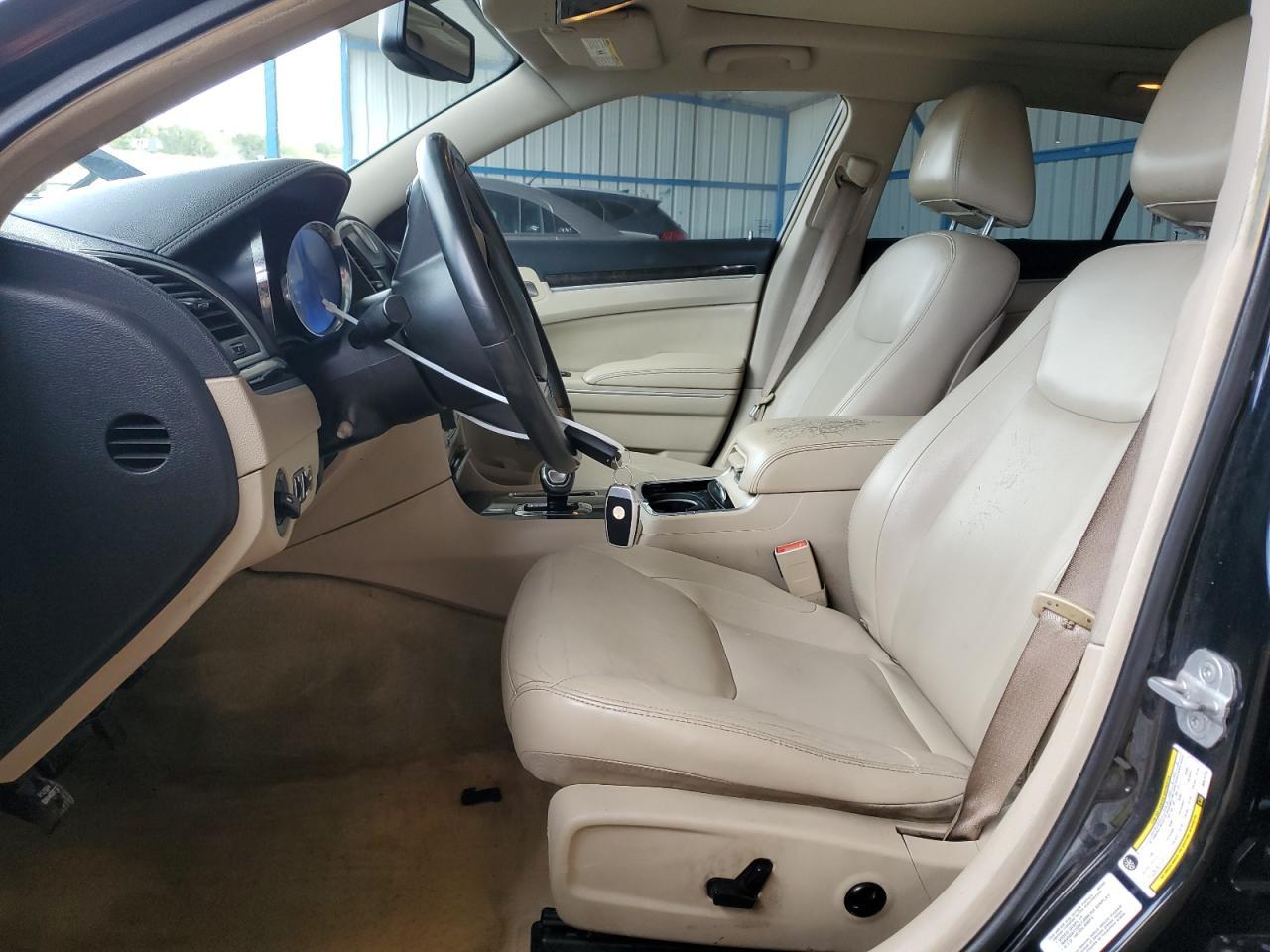 2013 Chrysler 300 - Image 7