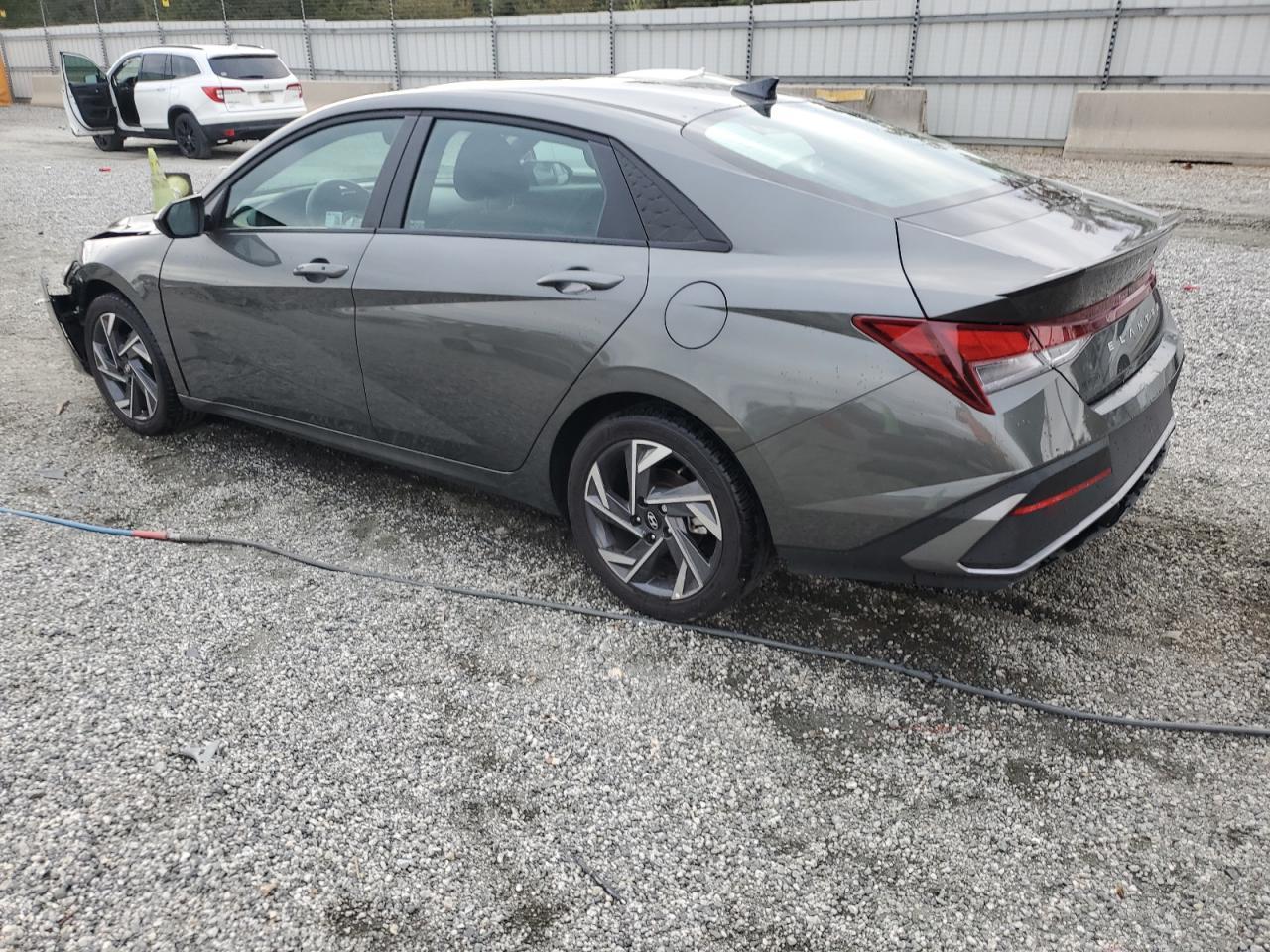 2025 Hyundai Elantra Sel Sport - Фото 2