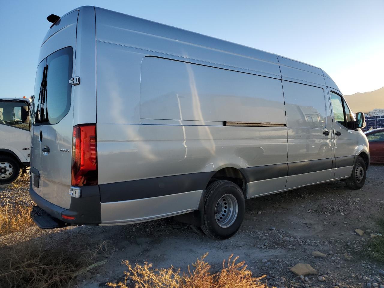2022 Mercedes Benz Sprinter 4 - Delivery Van - Фото 3