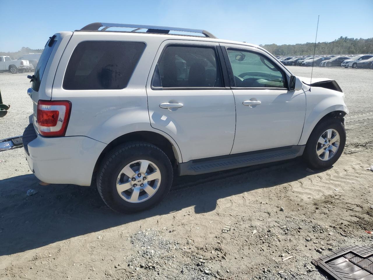 2010 Ford Escape Limited - Image 3