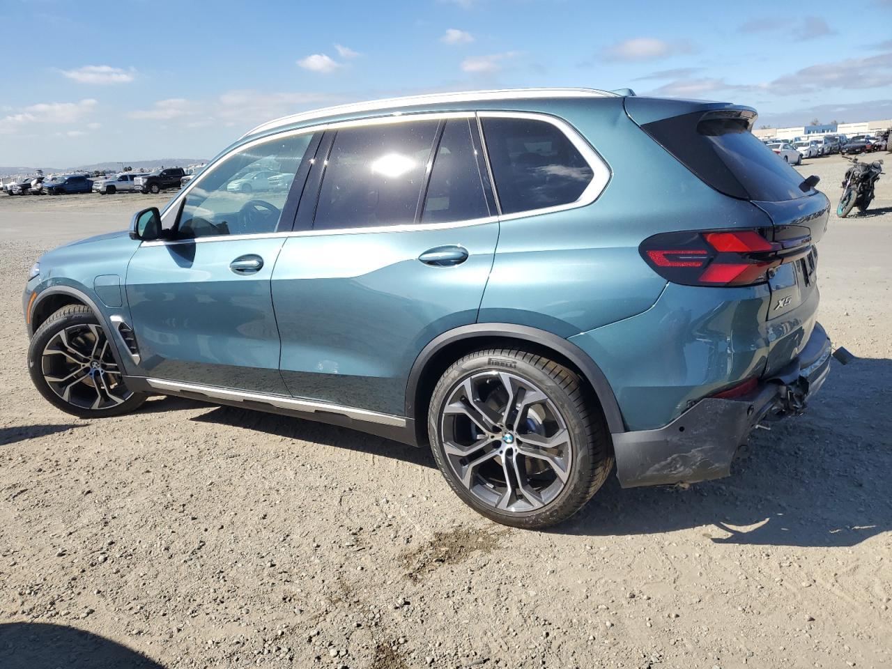 2026 BMW X5 xDrive50E - Фото 2